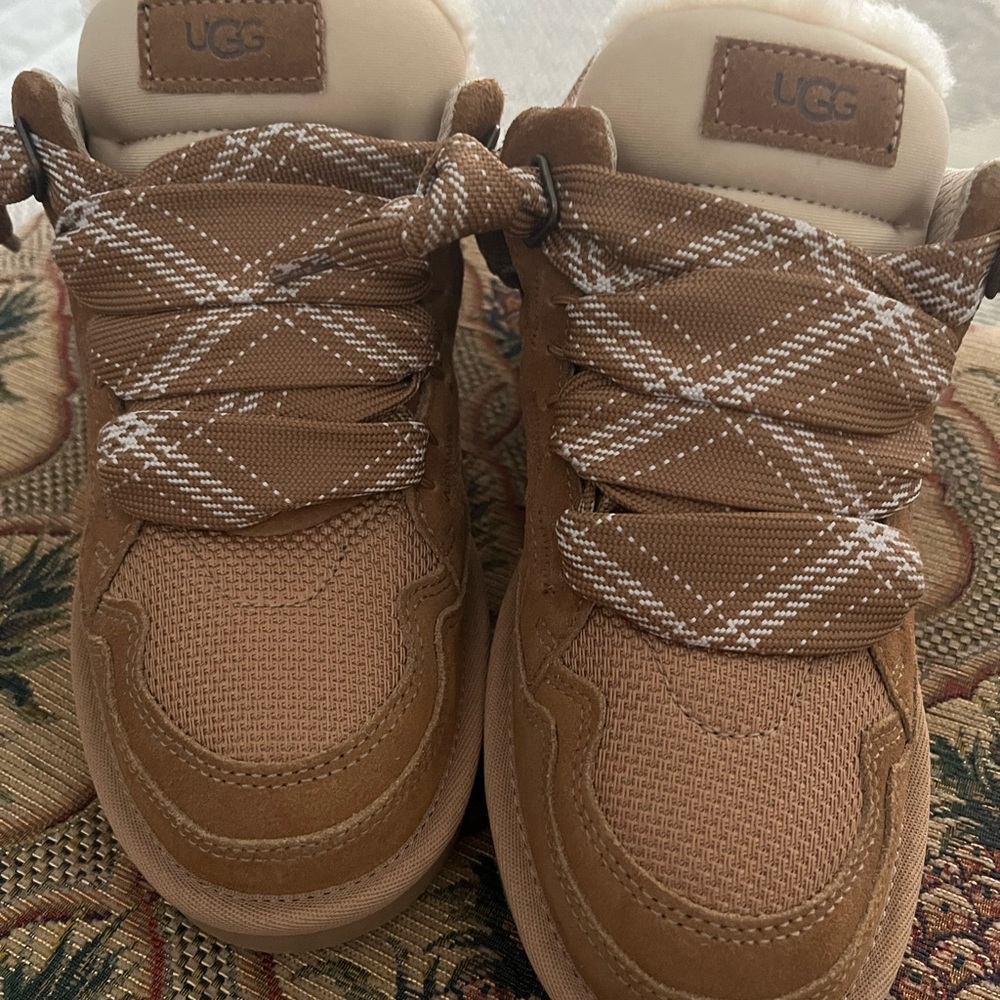 Uggs womens Lowmel sneaker boots.  Size 9.  New!!